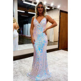 Vestido de noche de fiesta glamuroso y dramático con escote en V, tirantes finos, lentejuelas y espalda descubierta