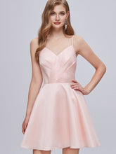 Vestidos cortos de fiesta rosas con escote en V, tirantes finos, corte en A y cordones.