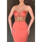 Vestido de noche estilo trompeta con escote imperio, sin tirantes y cuentas