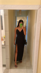 Elegante vestido de noche negro de corte recto con abertura, modelo Y6135