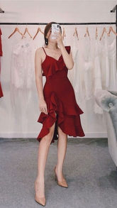 Robe de soirée courte bordeaux à volants trapèze Y5350