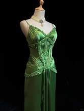 Vestido de noche de satén verde elegante con tirantes finos y cuentas, modelo Y8555