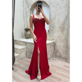 Vestido de fiesta largo con tirantes finos y cuentas, con abertura en la espalda