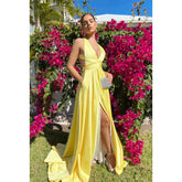 Robe de bal trapèze à décolleté en V profond et bretelles croisées avec fente