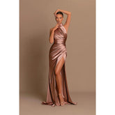 Robe de bal longue à décolleté haut et fente haute