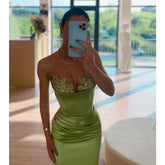 Vestido largo de fiesta formal con escote en V, satén y pliegues