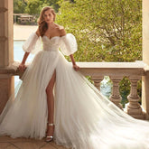 Vestidos de novia sexys con escote corazón, sin tirantes, modernos, con espalda descubierta, cola de capilla y tul. Vestidos de novia 2022