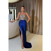 Vestido largo de fiesta formal con escote cuadrado, cuentas y abertura lateral