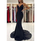 Vestido de fiesta negro largo con tirantes finos