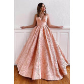 Robe de bal longue trapèze à bretelles spaghetti et col en V en dentelle exquise