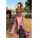 Elegante y lujoso vestido de fiesta formal de sirena fruncido sin mangas y sin tirantes