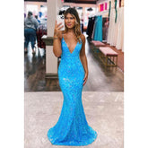 Vestido de fiesta de sirena con tirantes finos, escote en V y apliques de lentejuelas