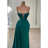 Vestido de fiesta largo sin tirantes, con cuentas y corte tubo, color verde