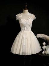 Vestidos de fiesta de tul con apliques de mariposa y cordones color champán