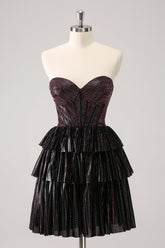 Robe de bal courte noire et rose, coupe trapèze, bustier cœur, corset et perles