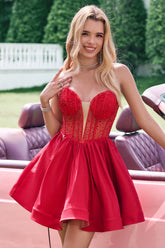 Robe de bal rouge mignonne, bustier, coupe trapèze, à volants et perles