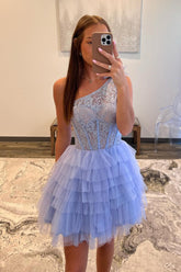 Vestido corto de fiesta con corsé escalonado de tul con un solo hombro y corte en A