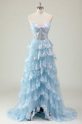 Robe de bal longue à corset en tulle à sequins scintillants, coupe trapèze, décolleté cœur et fente. Coupe trapèze, décolleté cœur, bustier à volants et sequins. Fente.