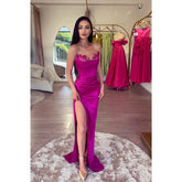 Vestido de fiesta largo de satén plisado con escote en V y abertura