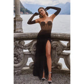 Robe de bal longue en satin transparent sans bretelles