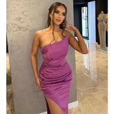 Vestido largo de fiesta formal de satén con pliegues, sin tirantes y corte tubo/columna, con abertura