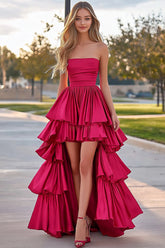 Robe de bal asymétrique fuchsia trapèze à ourlet asymétrique.