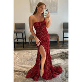 Vestido de fiesta largo sin tirantes con lentejuelas y abertura alta