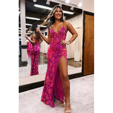 Robe de bal longue sirène fuchsia à paillettes et col en V