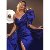 Robe de soirée sirène longue et unique en satin à une épaule avec plis et fente