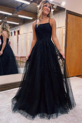 Robe de bal longue en tulle coupe trapèze avec dentelle
