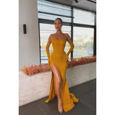 Vestido de noche largo de satén con tirantes finos y abertura para graduación