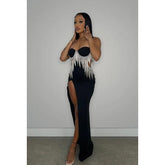 Vestido de noche largo de satén con escote en forma de corazón, aberturas y cuentas