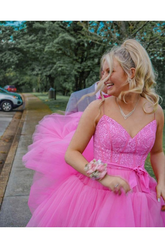 Vestido de fiesta de tul y encaje con corte asimétrico, estilo elegante, para ocasiones formales. Modelo Y59.