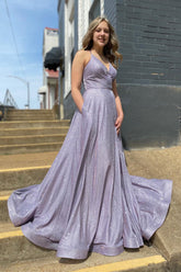 Robe de bal longue lilas à fines bretelles