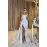 Vestido de fiesta largo de satén plisado, sin tirantes, con cuentas y abertura