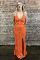 Robe de bal longue fourreau orange à sequins dos nu et décolleté en V profond