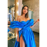 Robe de bal longue en satin froncé à épaules dénudées et fente