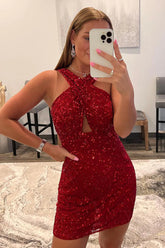 Robe de bal rouge à paillettes, moulante, dos nu et col halter
