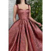 Vestido de fiesta largo con tirantes finos y abertura alta