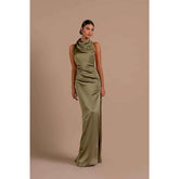 Robe de soirée longue et élégante à plis et dos nu