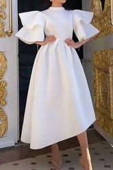 Robe de soirée décontractée et élégante à empiècements unis, à volants et col roulé mi-long.