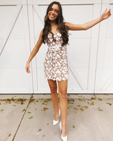 Magnifique robe de soirée courte en dentelle à décolleté cœur Y2838