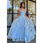 Vestido de fiesta largo de corte A con encaje y tirantes finos en forma de corazón