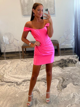 Vestido corto de satén con hombros descubiertos estilo tubo para baile de bienvenida Y2966