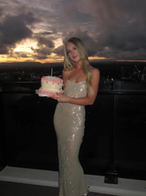 Vestido largo de noche de fiesta con tirantes finos y lentejuelas color champán Y8083