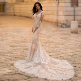 Gorgeous Lace Long Sleeve Mermaid Wedding Dresses Tulle Bridal Gown For Women Cathedral Train V-Neck Appliques Button Back