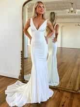 Mermaid Deep V-Neck Beaded Satin Long Prom Dress