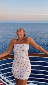 Vestido corto sin tirantes color baya para fiesta de bienvenida Y2824