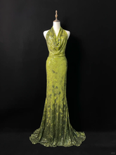 Magnifique robe de bal longue sirène à sequins, dos nu et col halter vert anthracite Y8647