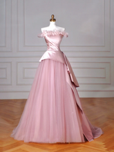 Elegante vestido de baile rosa de corte A con cuello de plumas, sin tirantes, de tul y satén (Y8629)